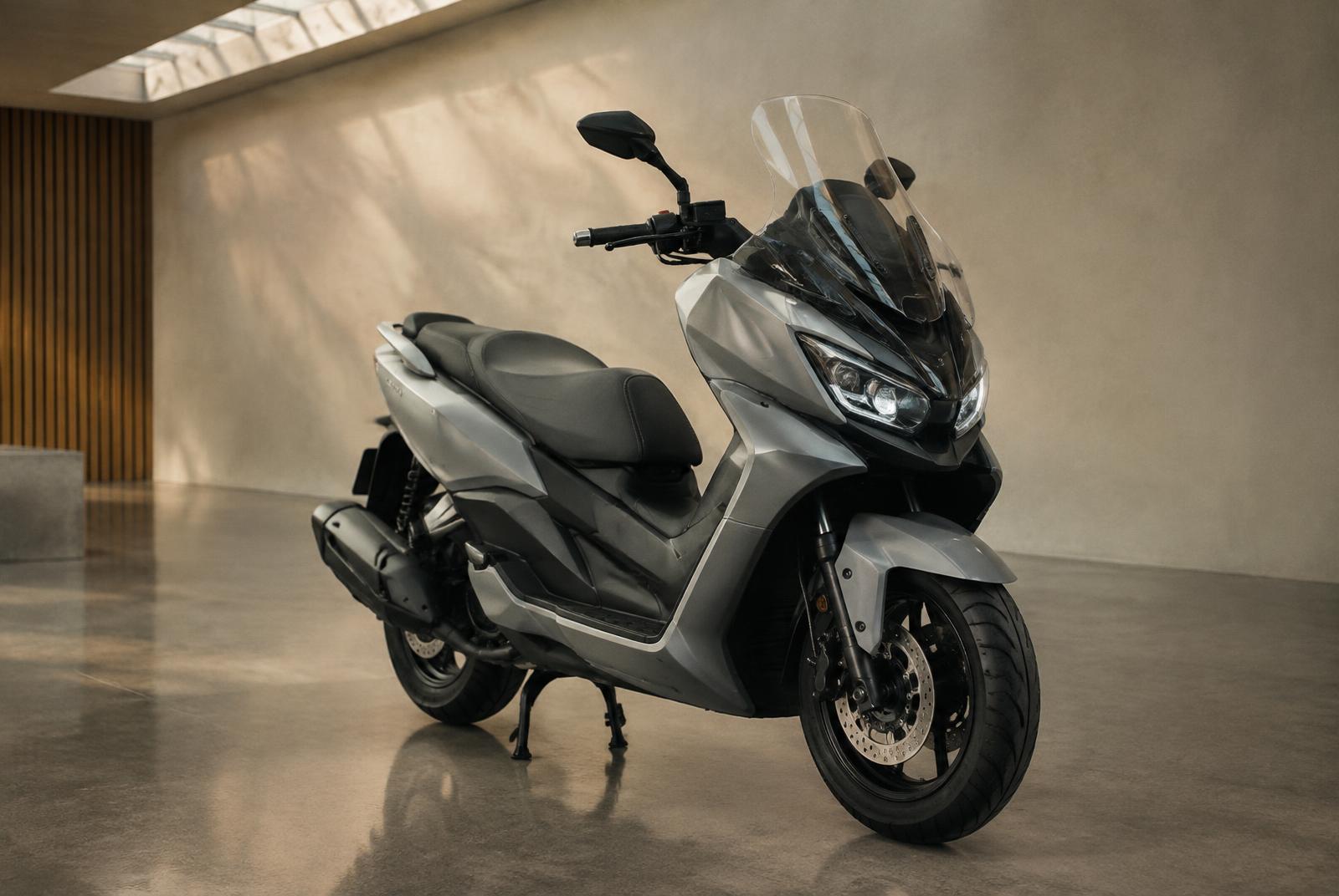 Kymco Downtown 350i in vendita usata a Bassano